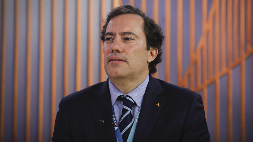 Com Pedro Duarte Guimarães, entenda como a Copa do Mundo transforma economias locais, equilibrando desafios estruturais e potenciais benefícios.