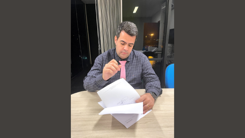 Ao abordar como Vinicius Tadeu Sattin Rodrigues entende que a densidade mamária redefine o raciocínio do rastreamento, o texto destaca critérios que orientam uma investigação mais precisa.